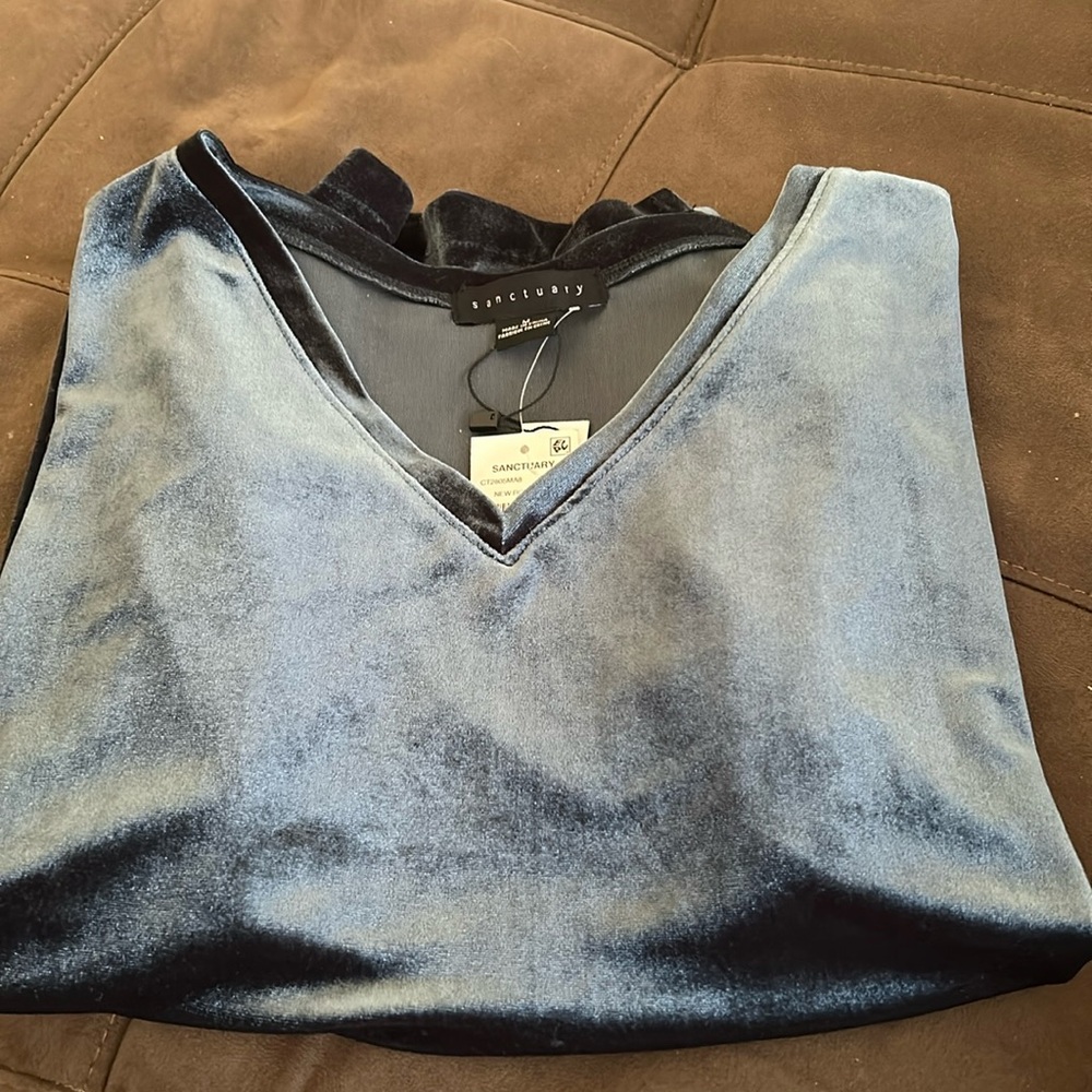Sanctuary velvet SS V Neck Tee NWT M